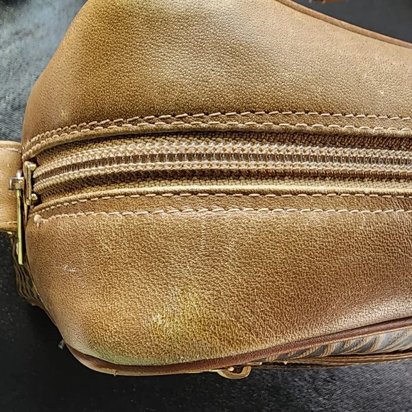 Mario Valentino vintage crossbody bag GUC - Picture 9 of 16